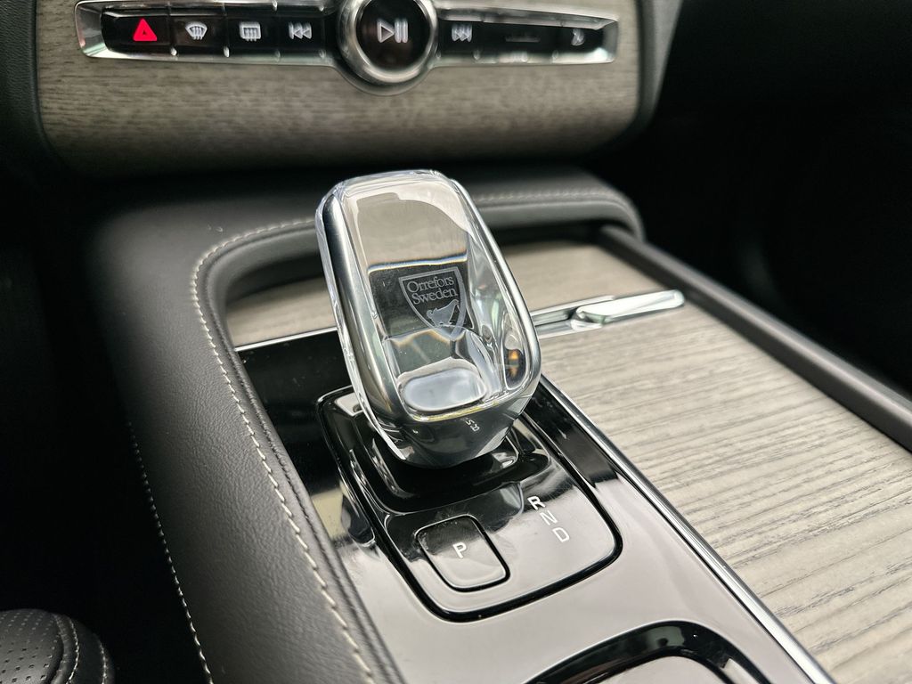 Thumbnail: 2022 Volvo XC90 - 25