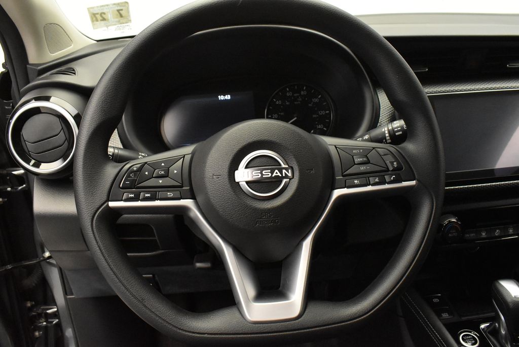 Thumbnail: 2022 Nissan Kicks - 16