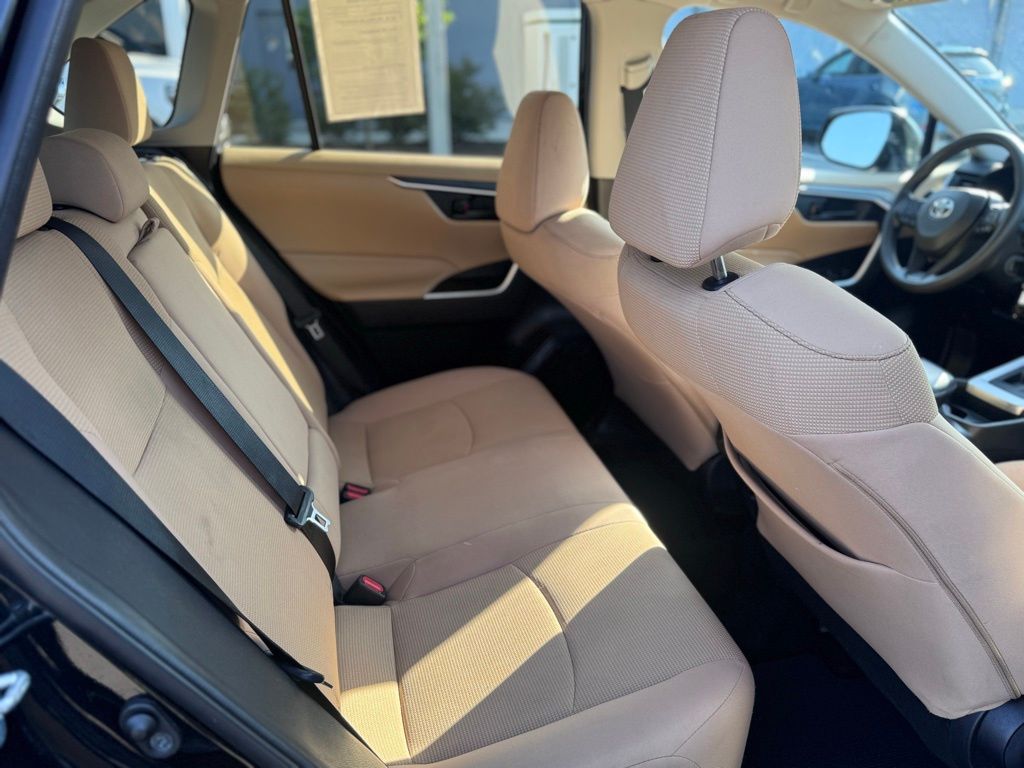 2020 Toyota RAV4 LE