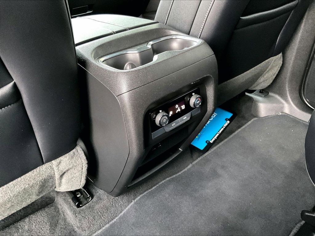 2026 Chevrolet Traverse — photo 27