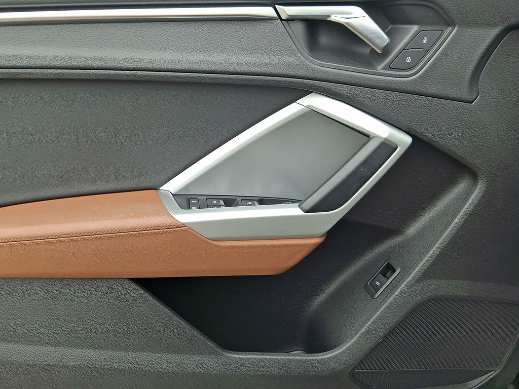 Thumbnail: 2021 Audi Q3 - 12