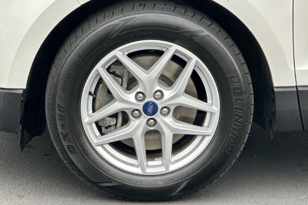 2022 Ford Edge SEL photo