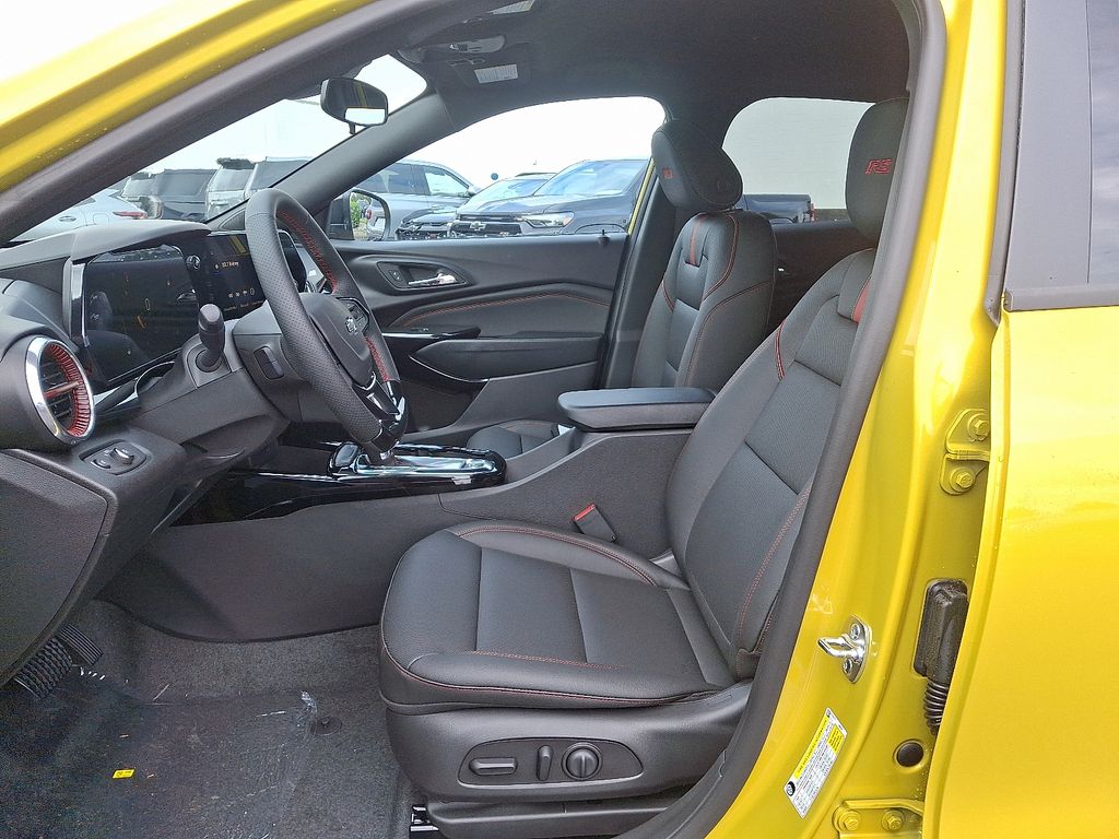 2025 Chevrolet Trax RS 6