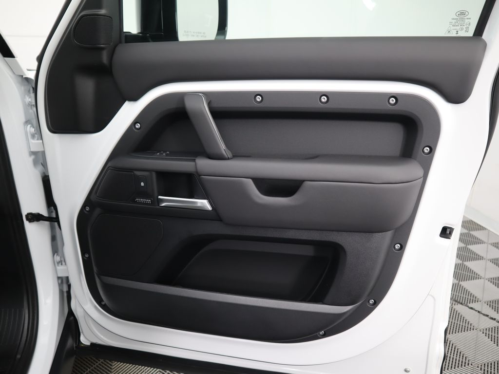 Thumbnail: 2025 Land Rover Defender - 27