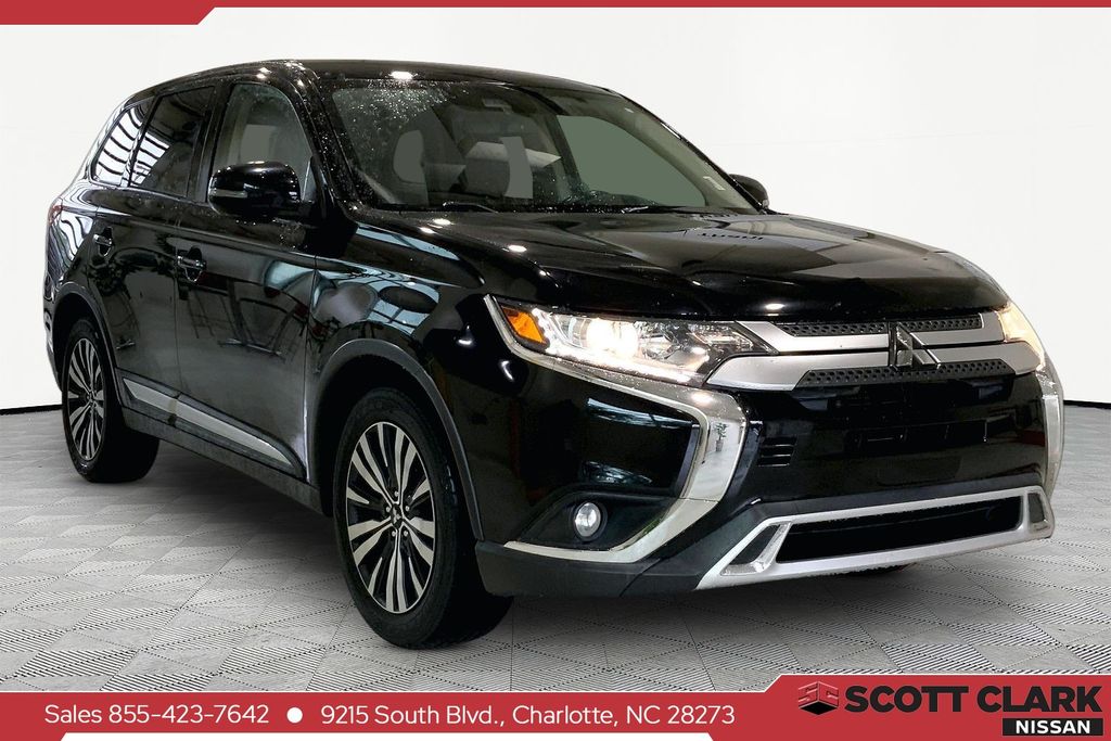 2020 Mitsubishi Outlander SE