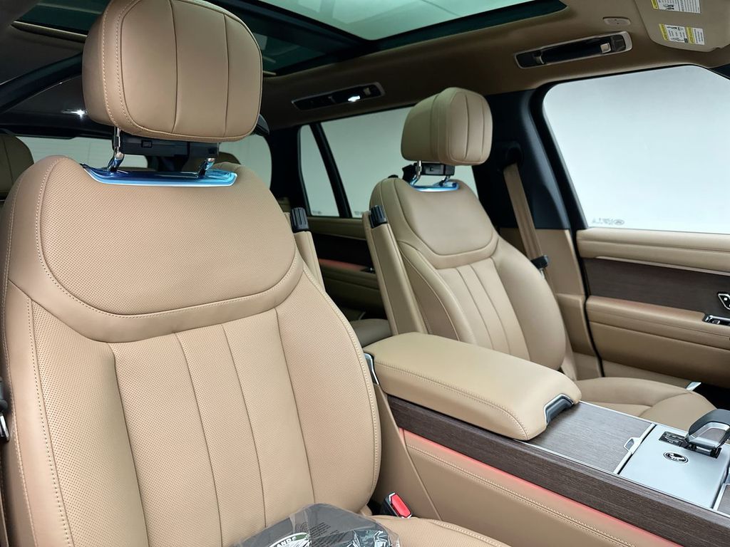 Thumbnail: 2026 Land Rover Range Rover - 18