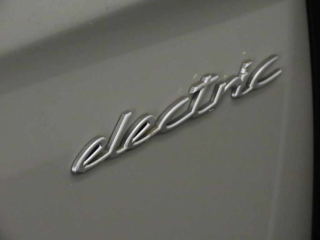 Thumbnail: 2026 Porsche Taycan - 13