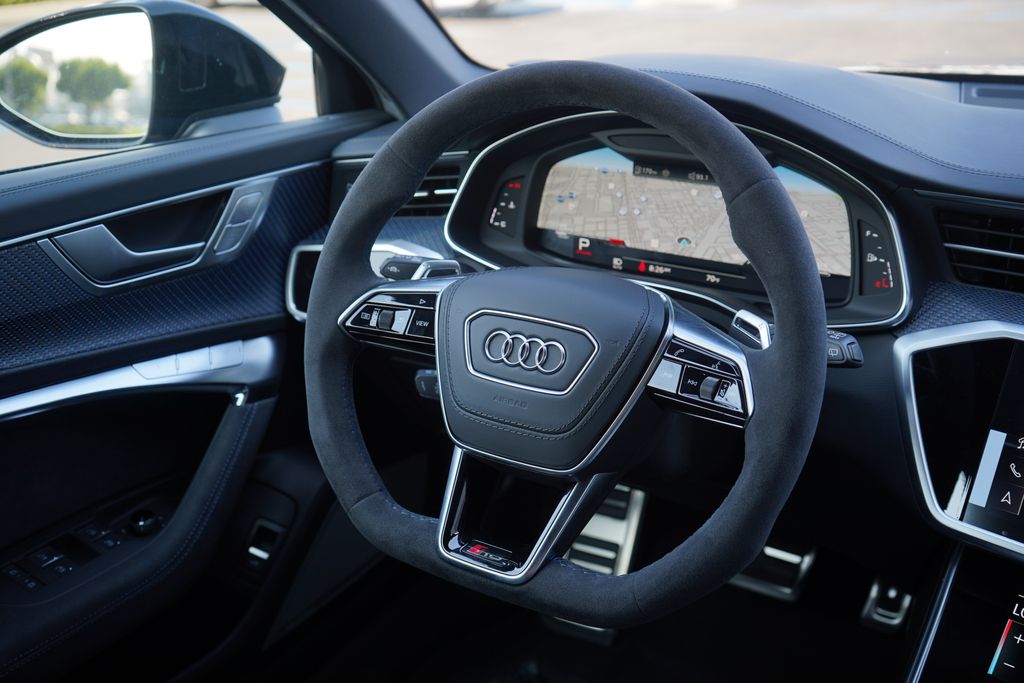 Thumbnail: 2025 Audi RS 6 - 17