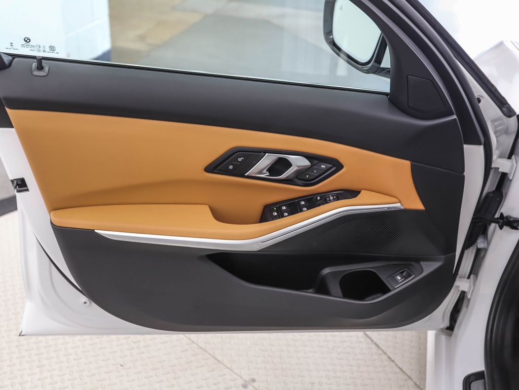 Thumbnail: 2024 BMW 3 Series - 9