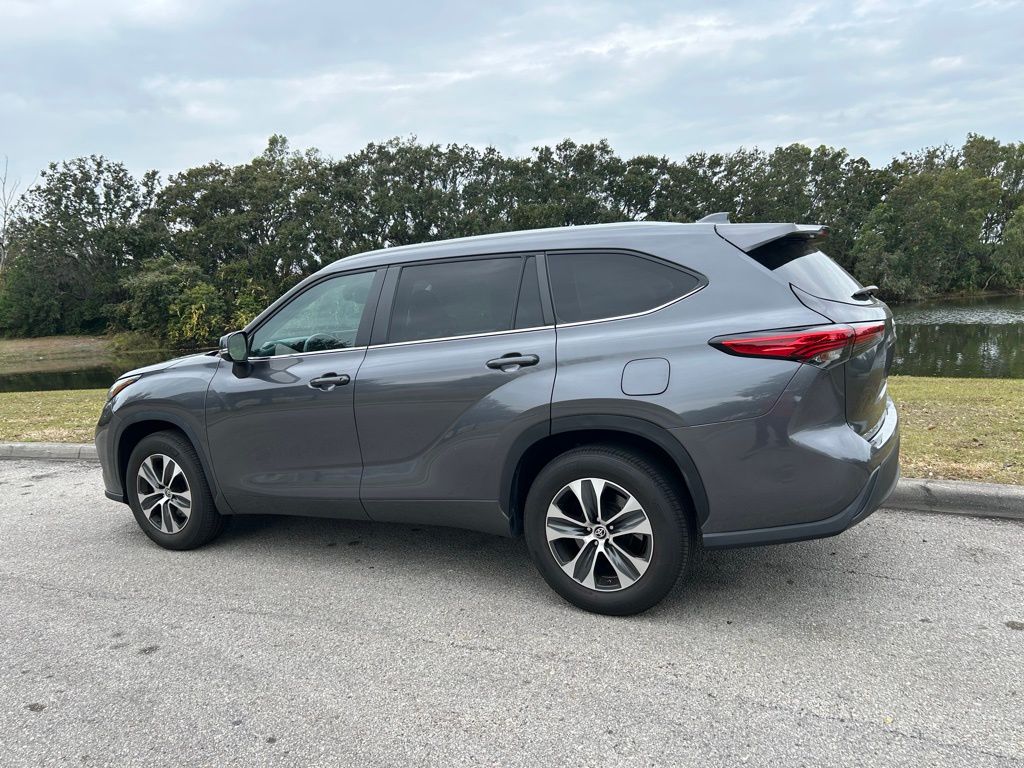 Thumbnail: 2023 Toyota Highlander - 3