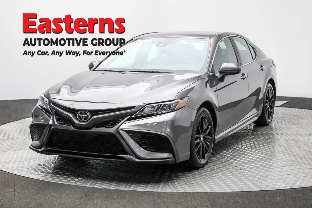 2024 Toyota Camry SE's photo