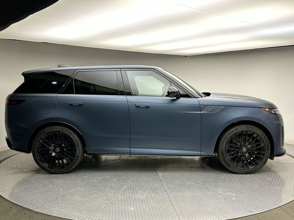 2025 Land Rover Range Rover Sport  4