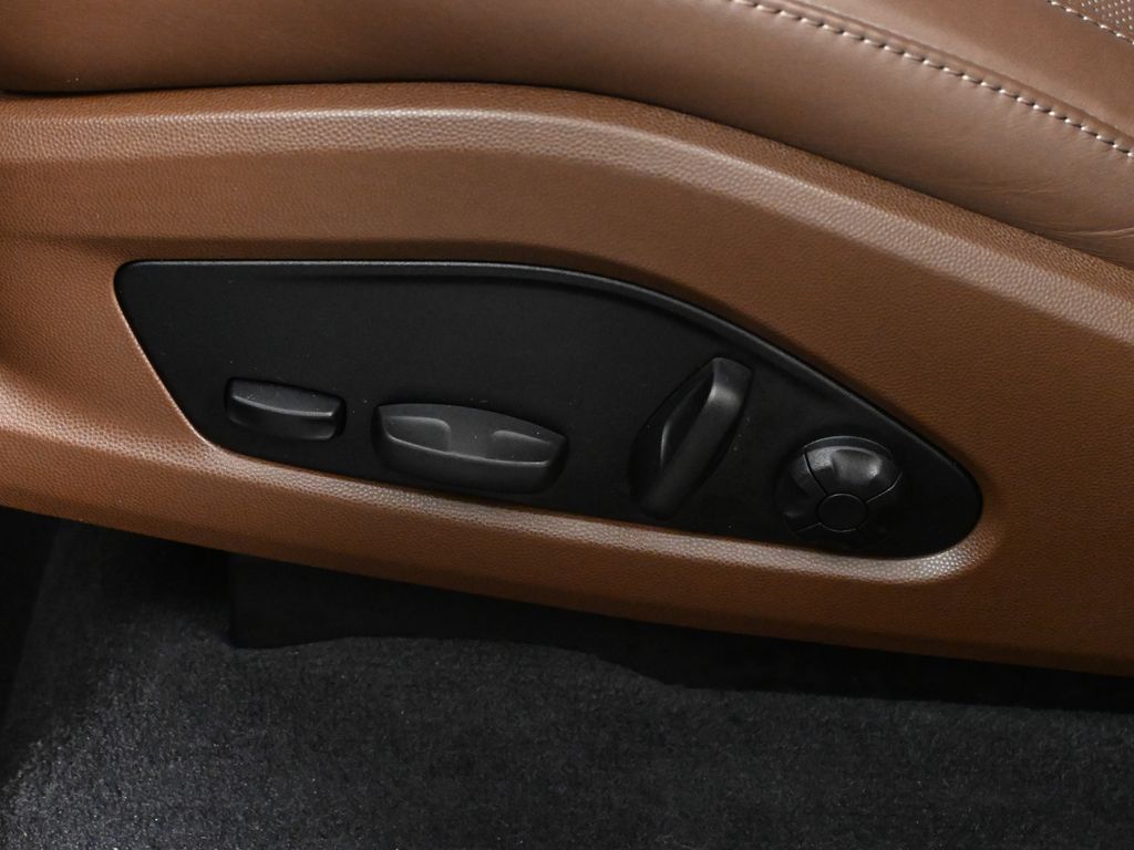 Thumbnail: 2025 Porsche Macan - 29