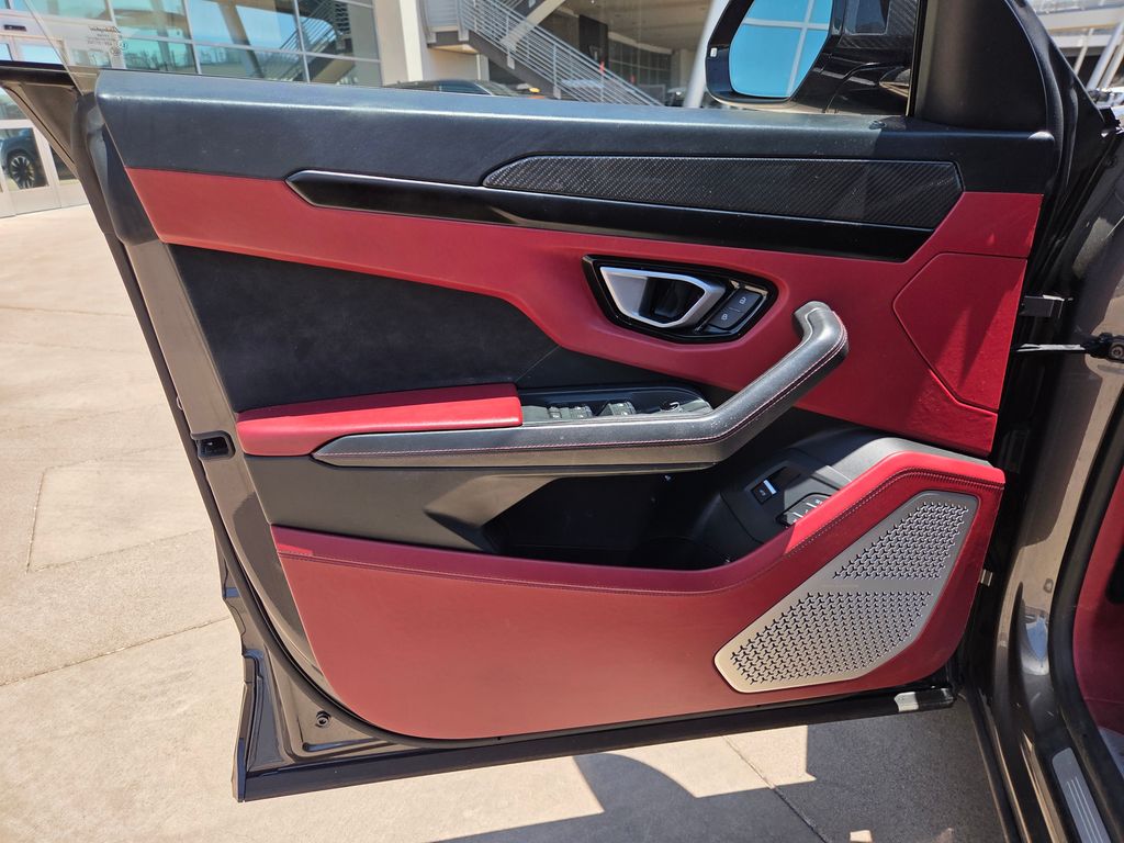 Thumbnail: 2022 Lamborghini Urus - 4