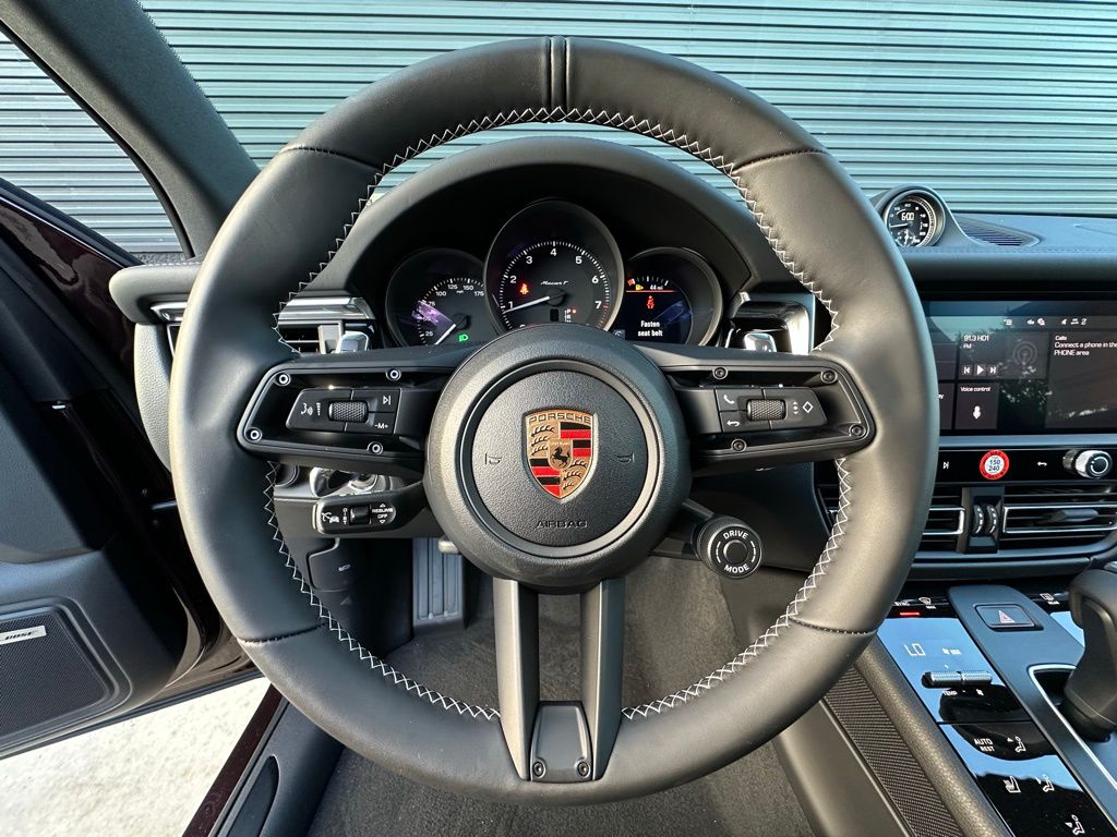 Thumbnail: 2026 Porsche Macan - 22