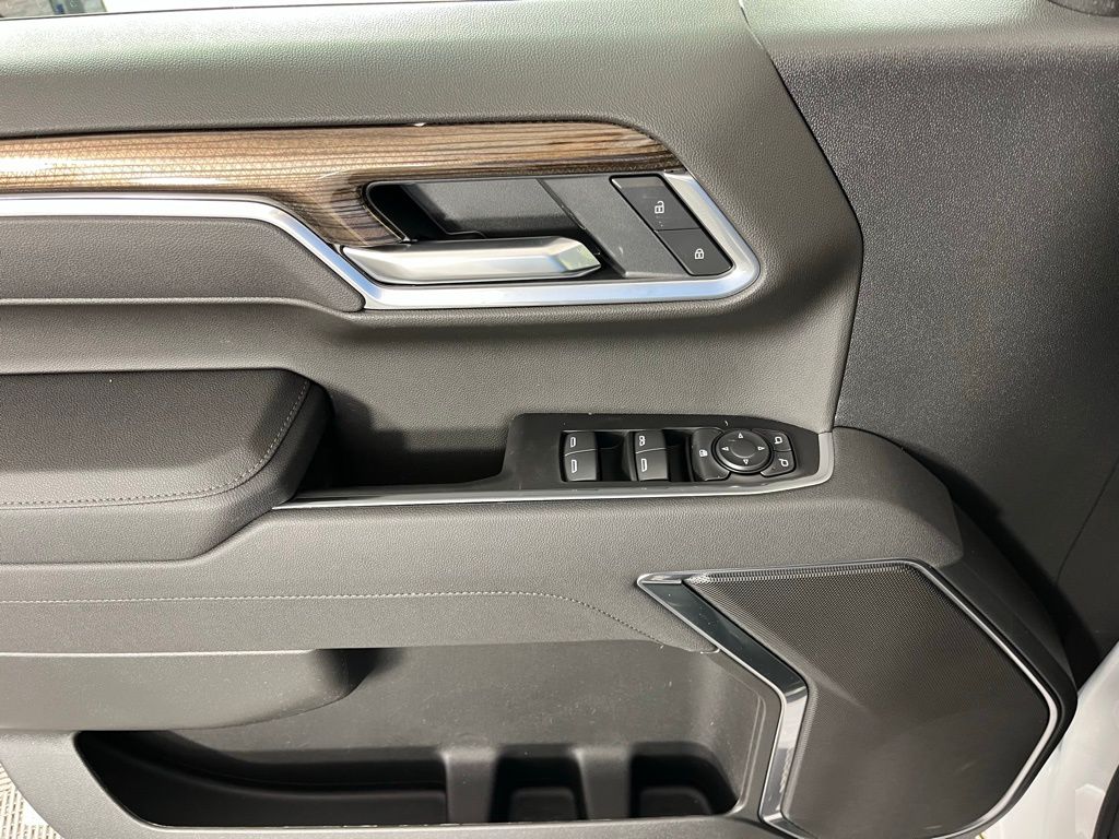 Thumbnail: 2026 Chevrolet Silverado 1500 - 27
