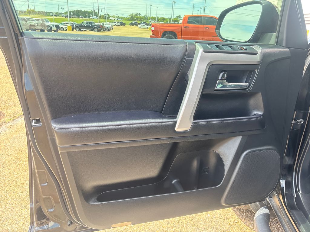 2022 Toyota 4Runner SR5 Premium - Photo 6