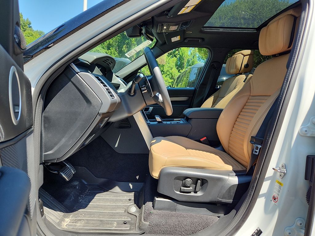 Thumbnail: 2026 Land Rover Discovery - 13