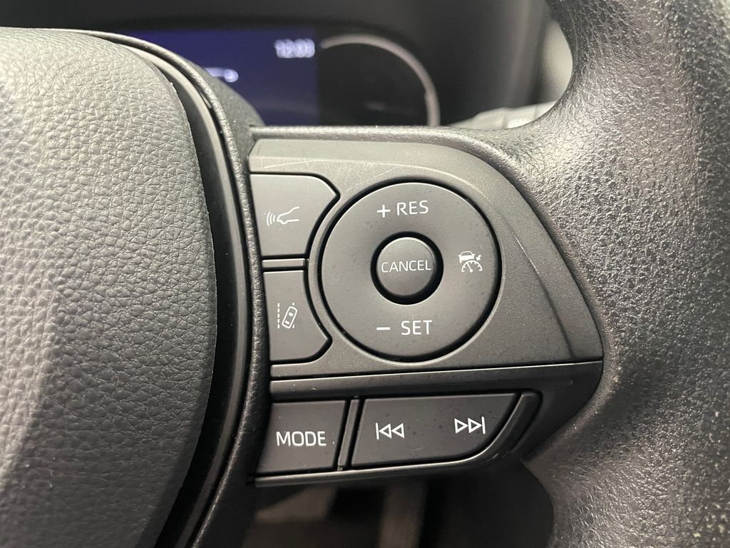 2023 Toyota RAV4 XLE 23