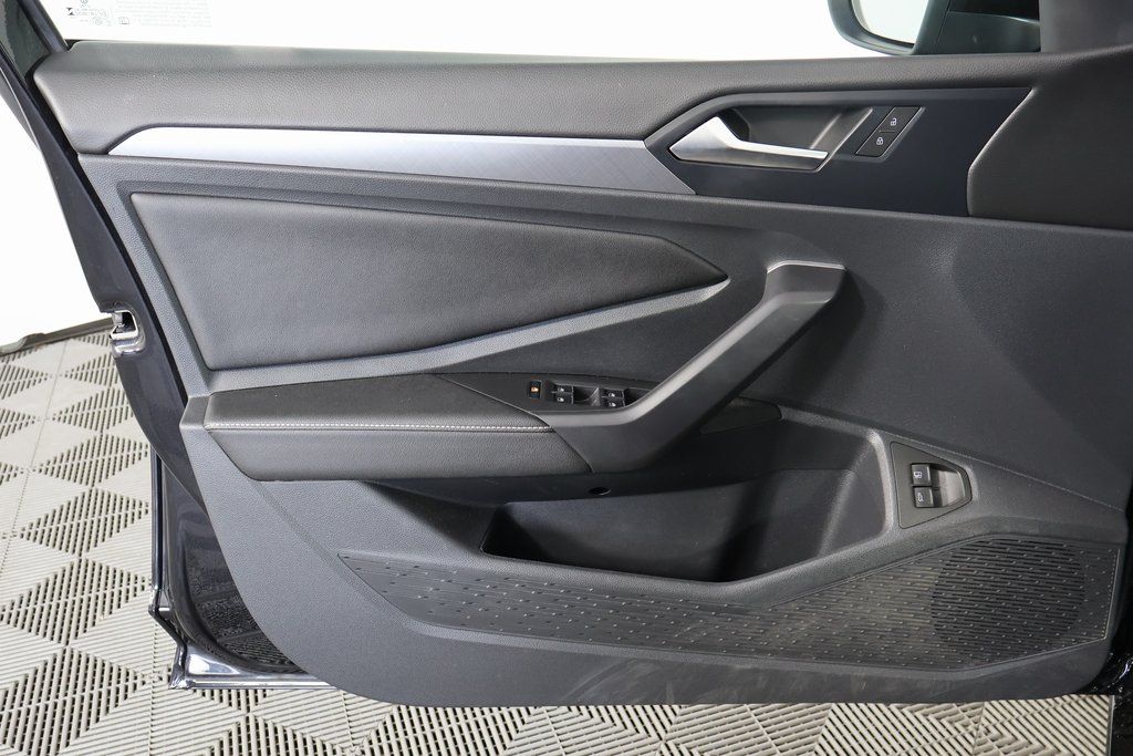 Thumbnail: 2024 Volkswagen Jetta - 10