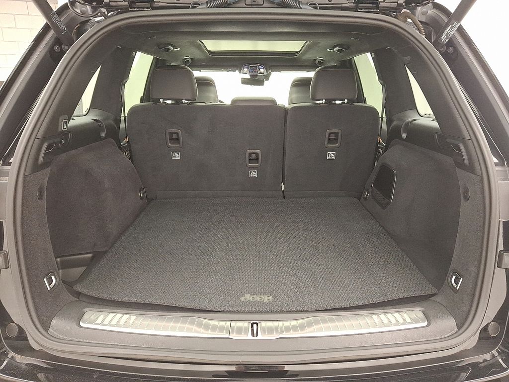 Thumbnail: 2023 Jeep Grand Cherokee - 32