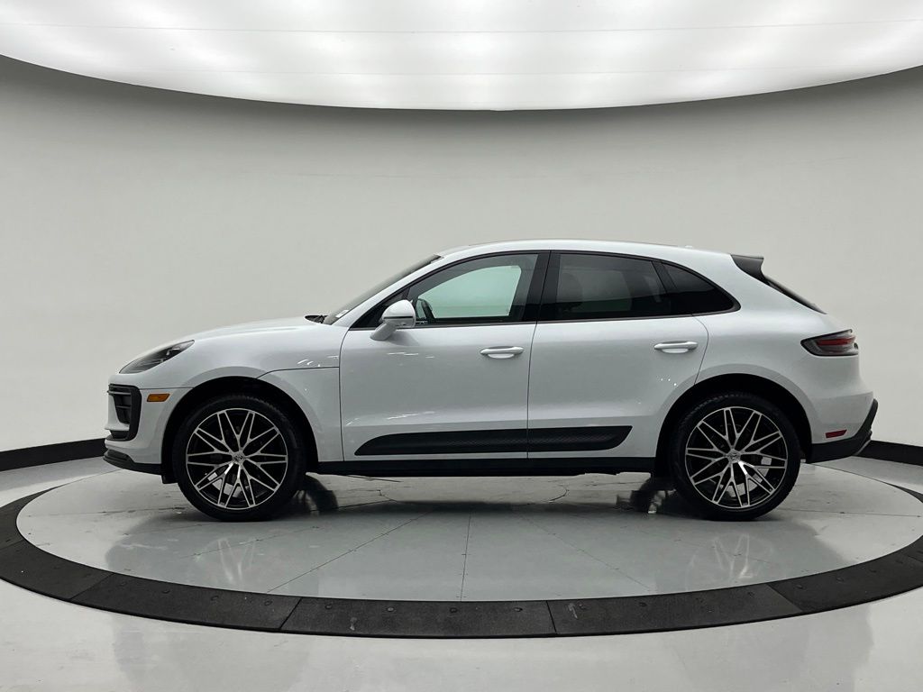Thumbnail: 2026 Porsche Macan - 2