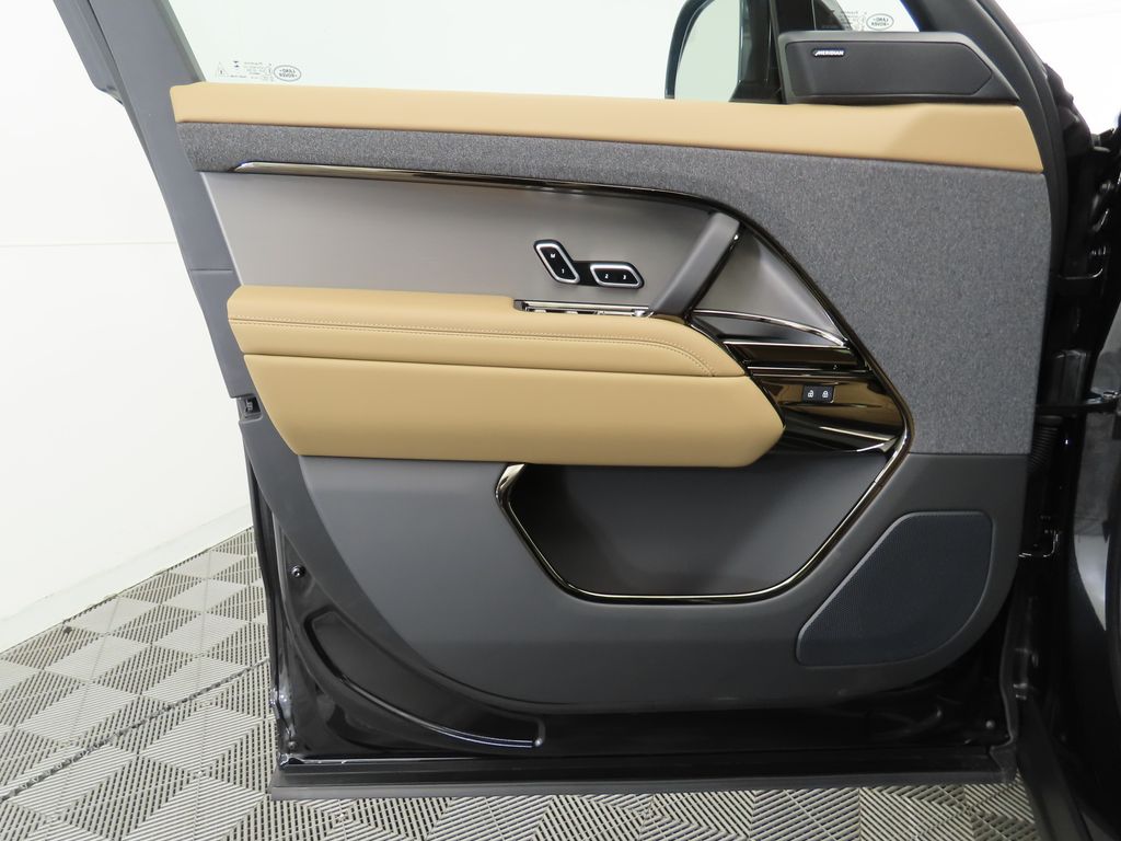 2025 Land Rover Range Rover Sport SE 26