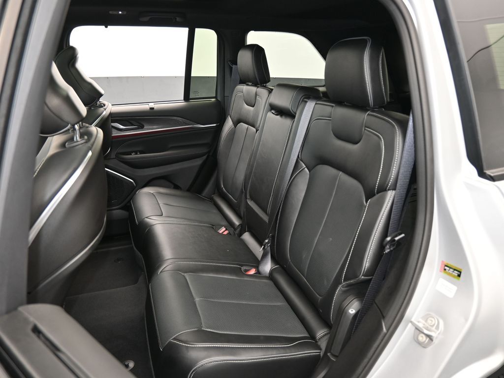 Used 2024 Silver Zynith Jeep Overland image 40