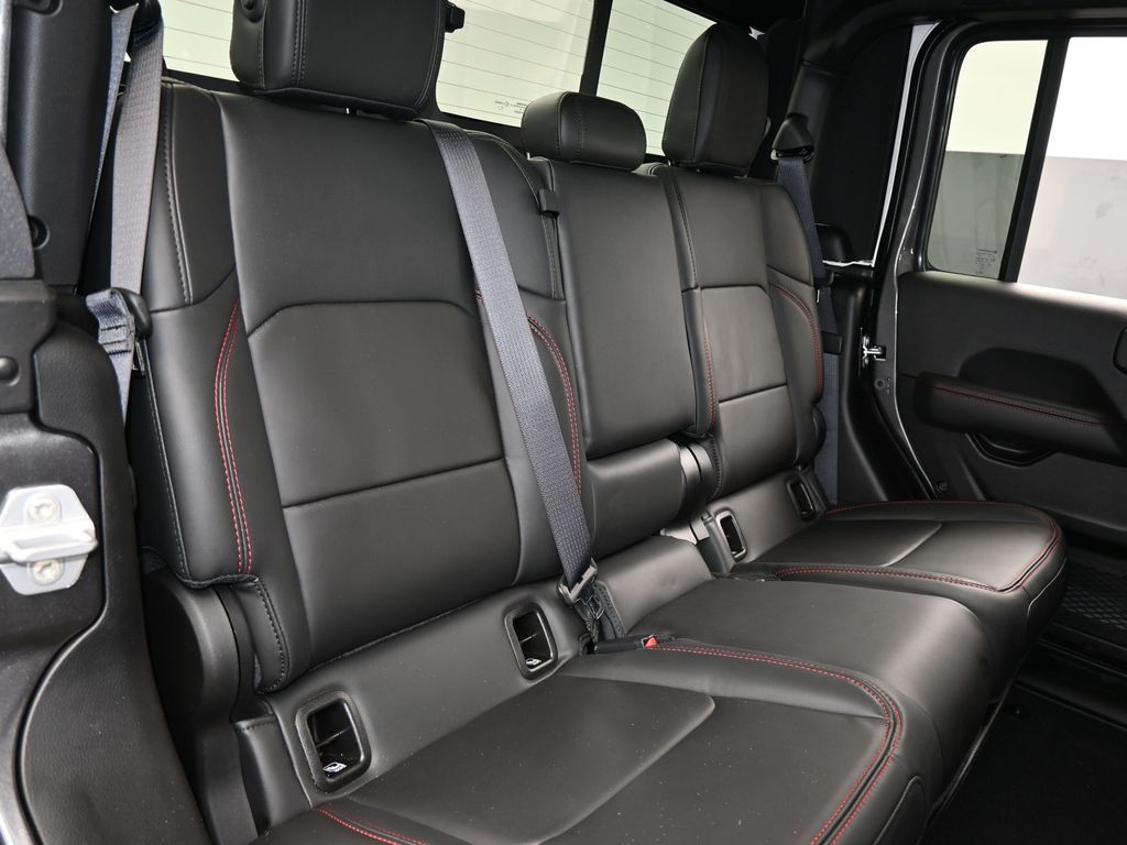 New 2026 Granite Crystal Metallic Clearcoat Jeep Rubicon image 37