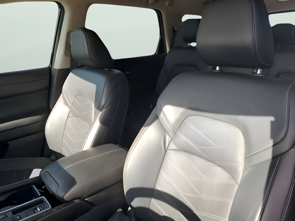 Used Car 2023 Nissan Pathfinder  Platinum For Sale Under $35,000 In Austin, Texas
