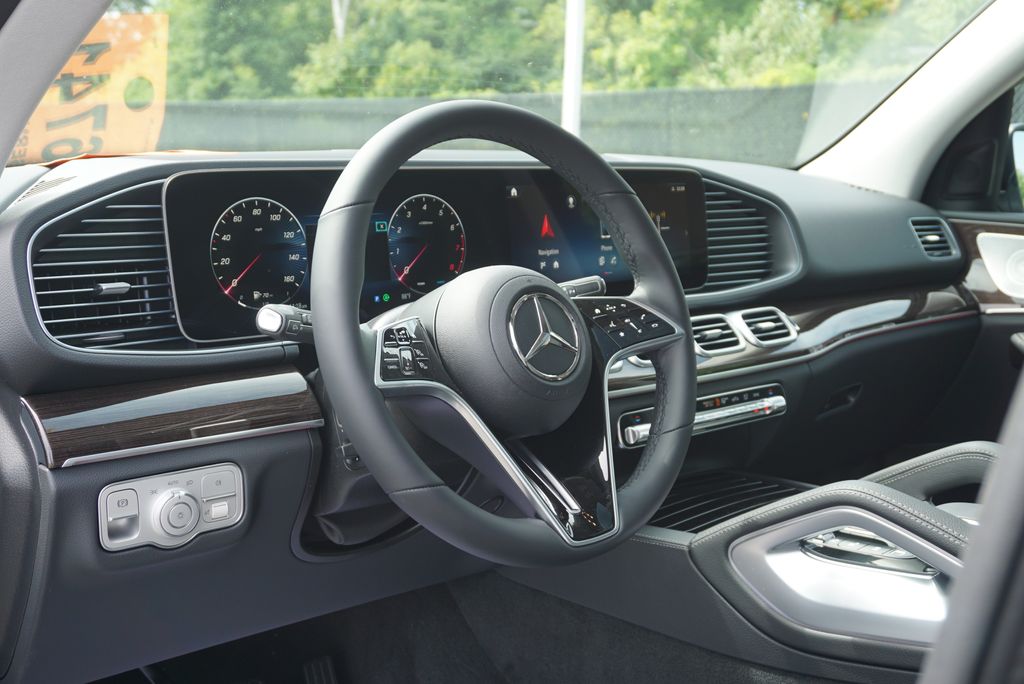 Thumbnail: 2026 Mercedes-Benz GLE - 10