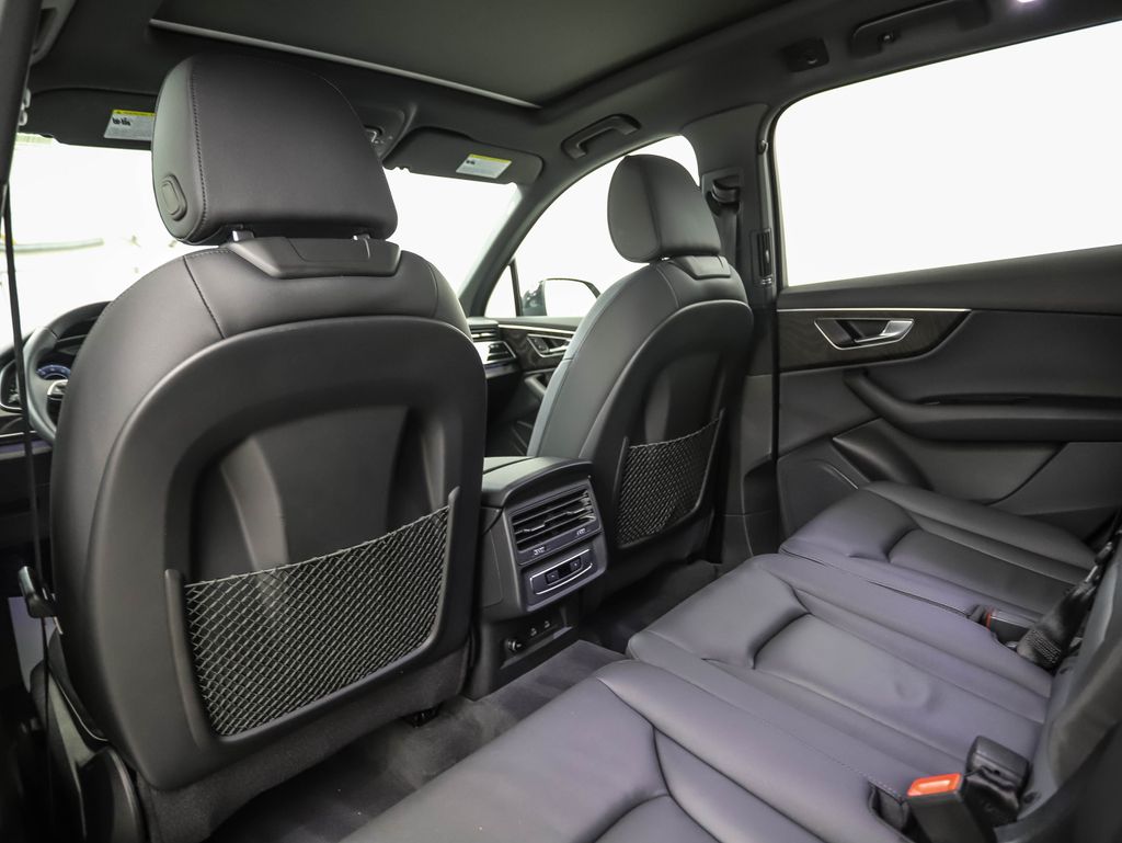 Thumbnail: 2024 Audi Q7 - 20