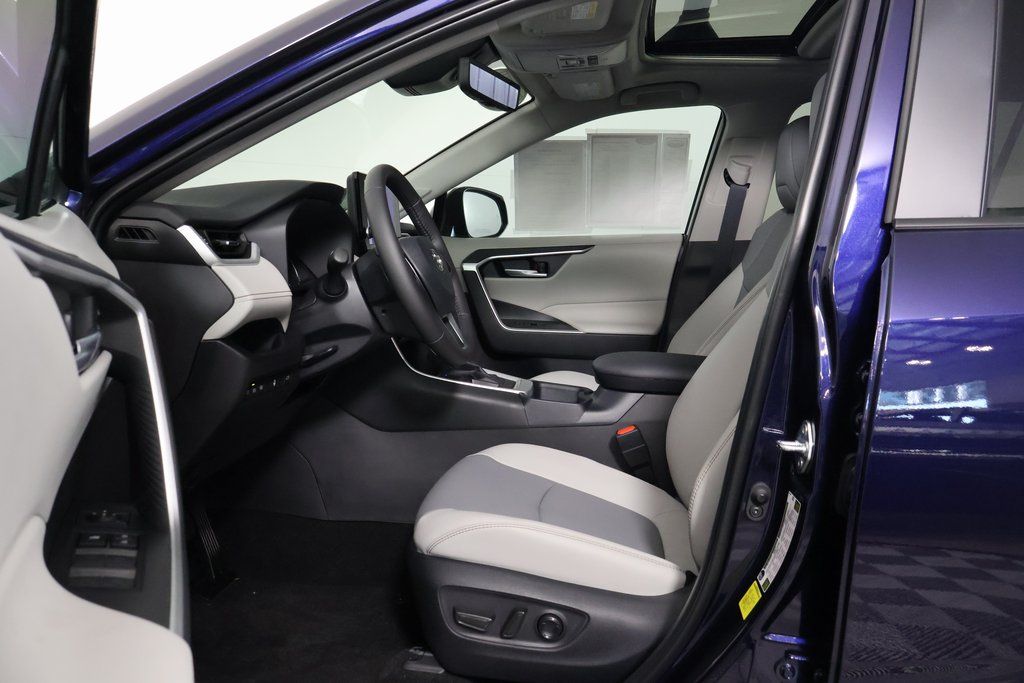 Thumbnail: 2025 Toyota RAV4 - 10