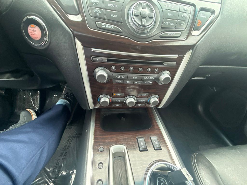 Used 2014 Black Nissan SL image 22