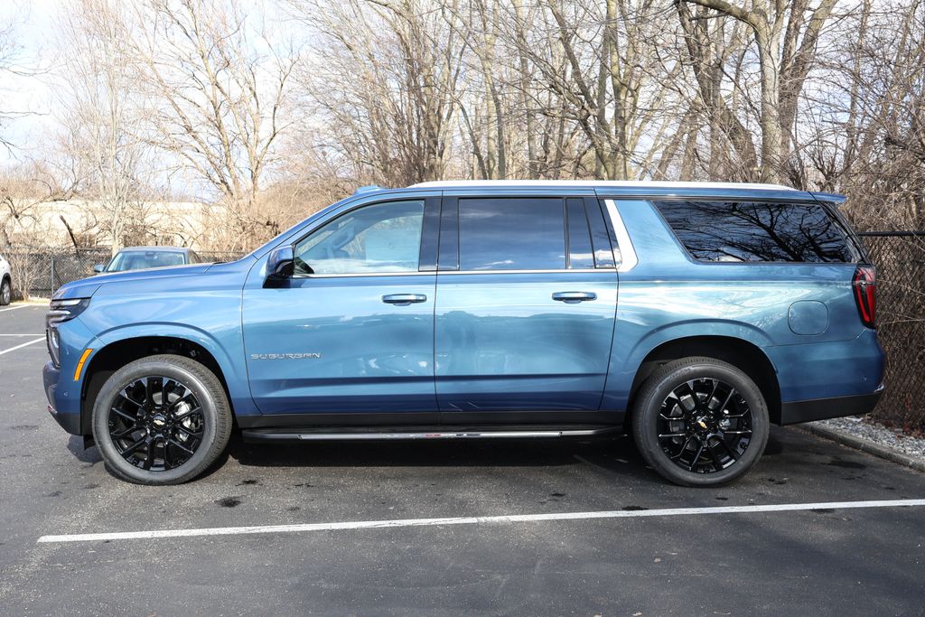 2025 Chevrolet Suburban LS 4