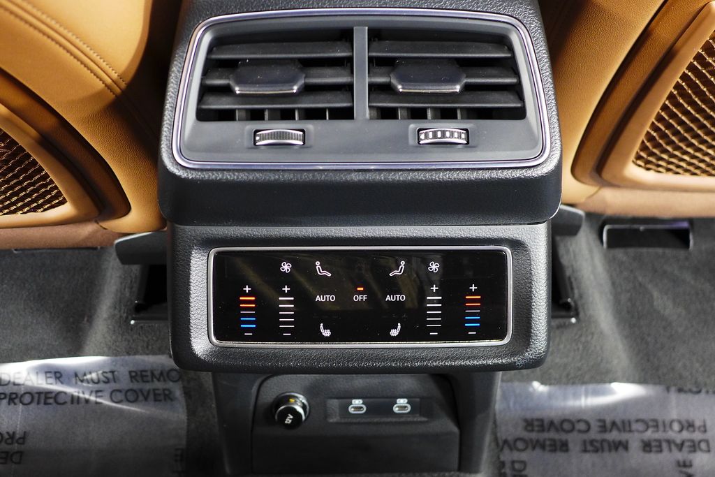 Thumbnail: 2022 Audi e-tron - 24