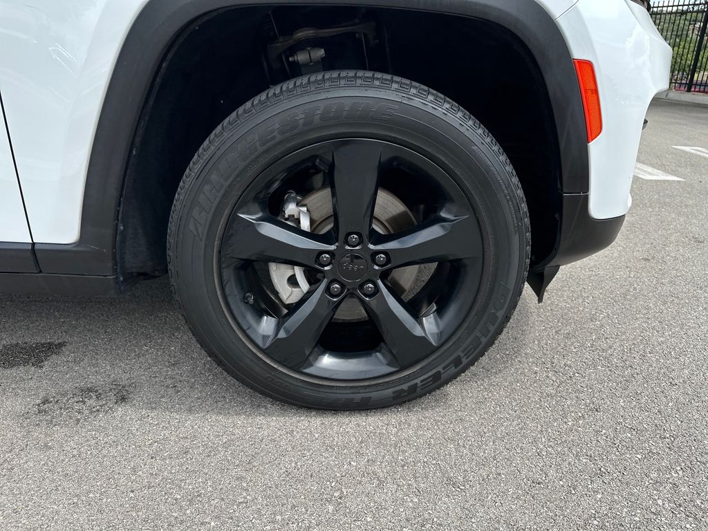 Used Car 2023 Jeep Grand Cherokee  Altitude For Sale Under $30,000 In Austin, Texas