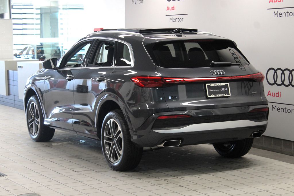 Thumbnail: 2025 Audi Q5 - 4