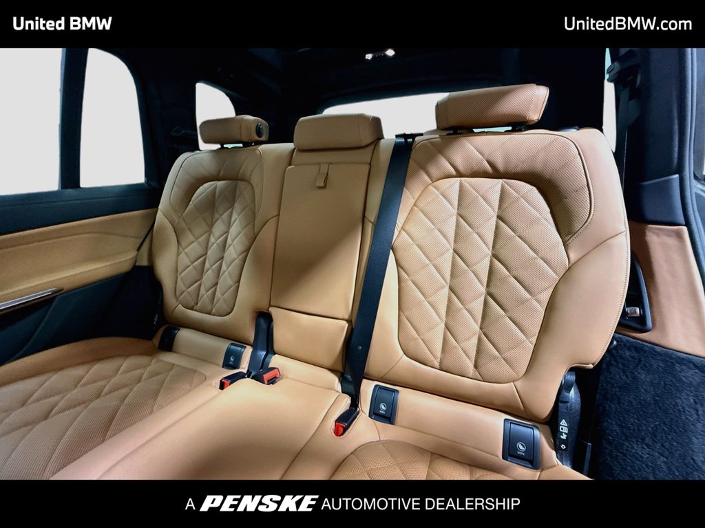 Thumbnail: 2027 BMW X7 - 20