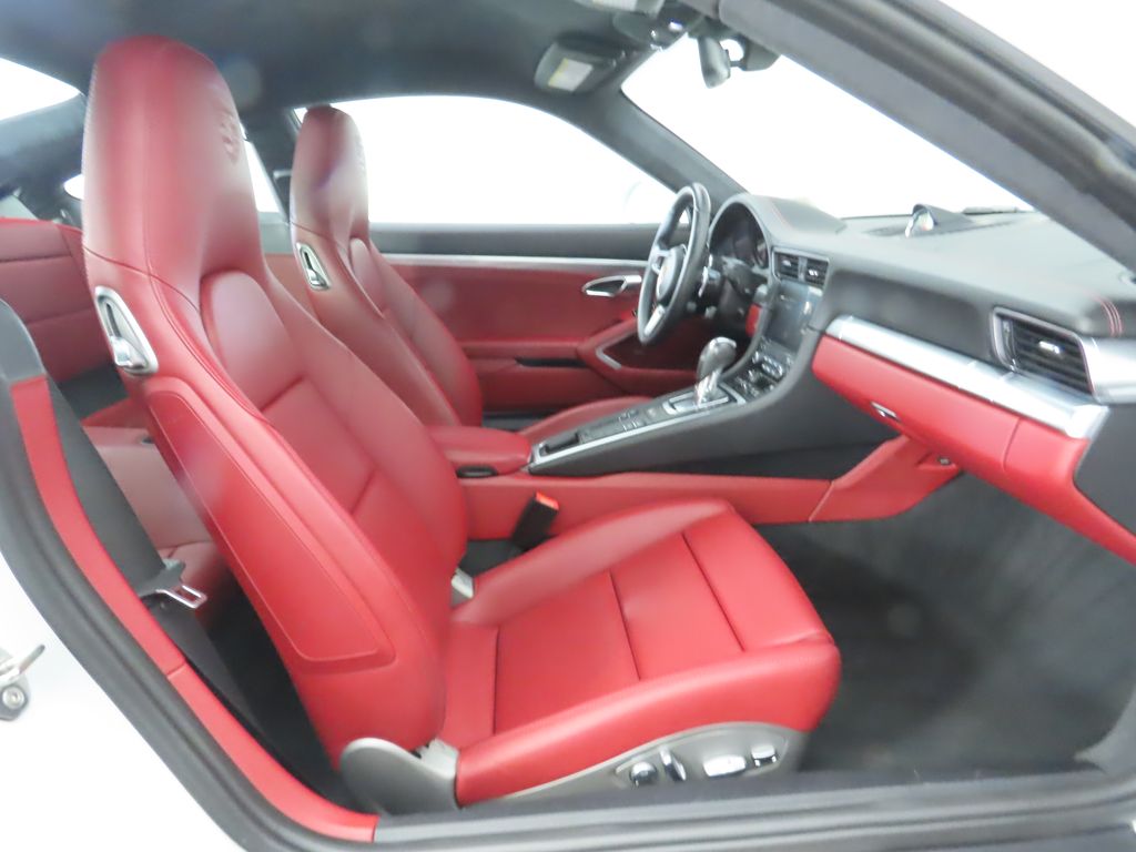 Thumbnail: 2018 Porsche 911 - 21