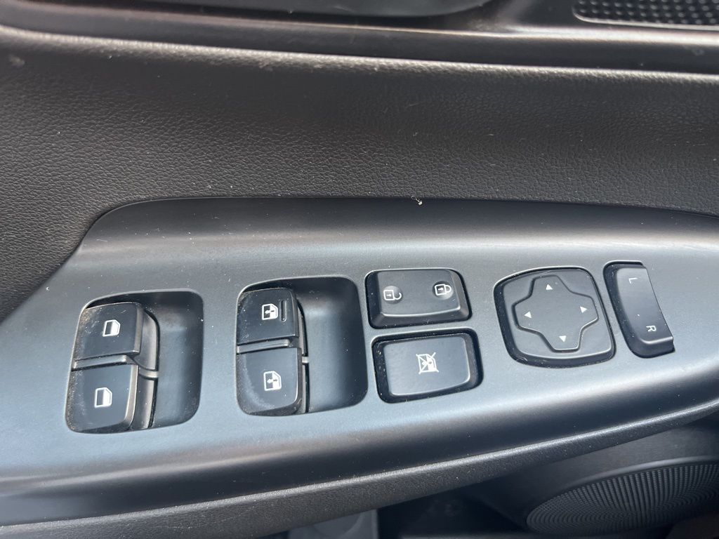 2023 Hyundai Kona SEL 32