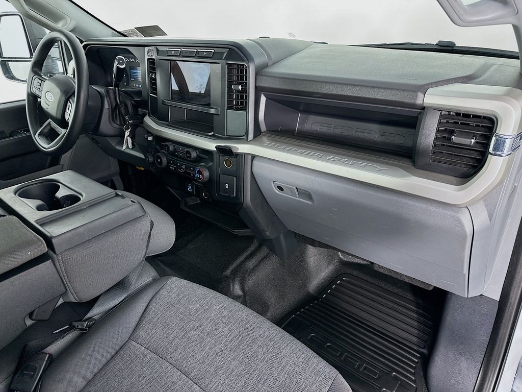 FordF-550SD27
