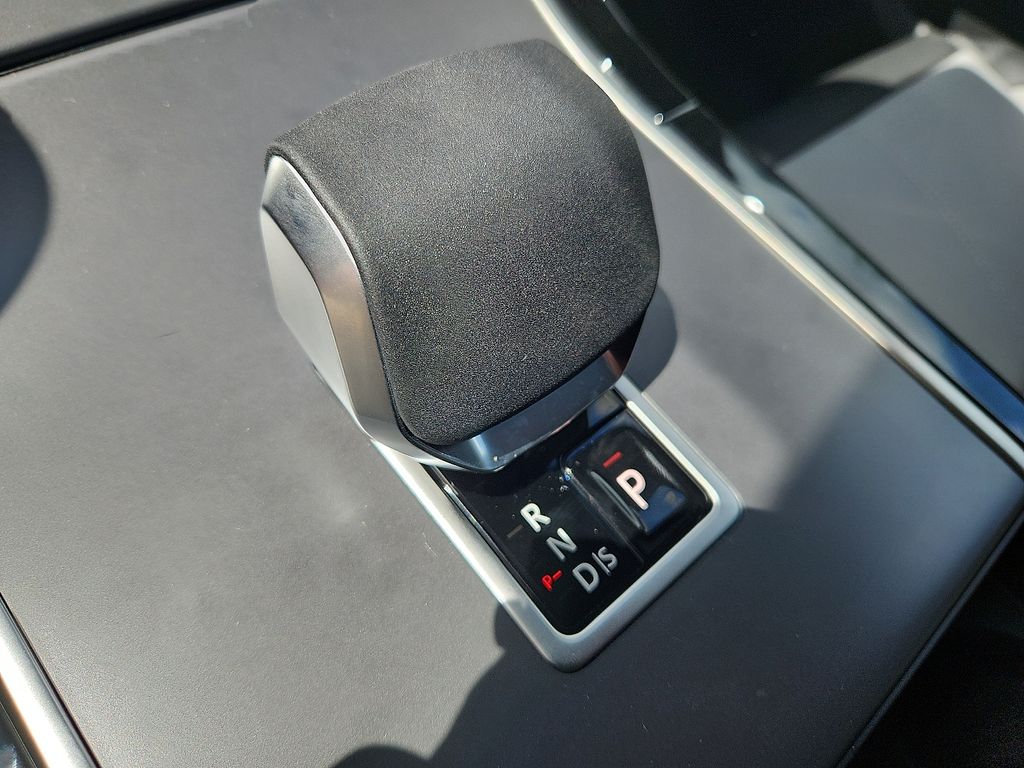 Thumbnail: 2026 Land Rover Range Rover Velar - 7