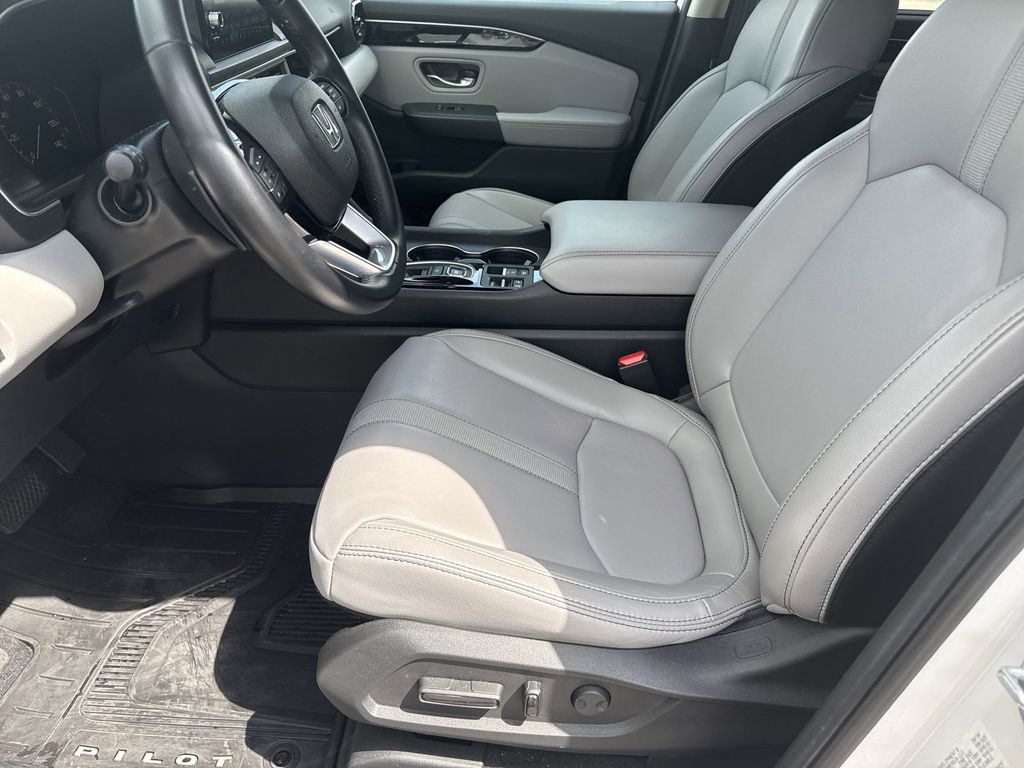 2025 Honda Pilot EX-L White at Community Honda
