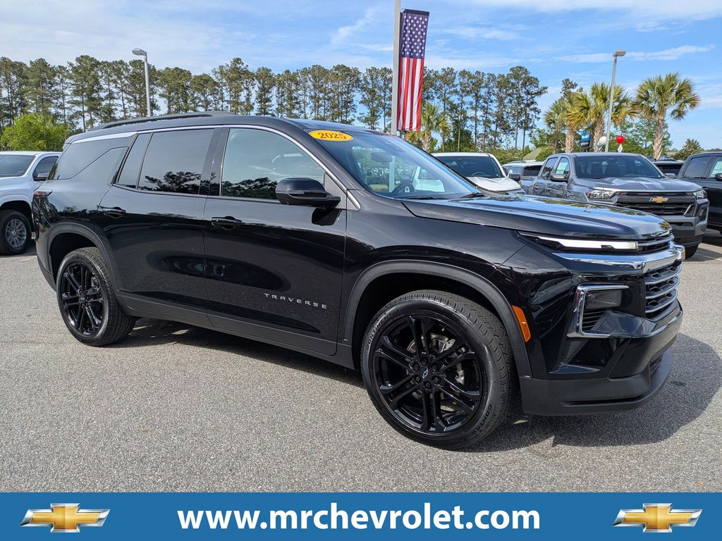Mosaic Black Metallic 2025 Chevrolet Traverse LT FWD SUV / Crossover Front-Wheel Drive 8-Speed Automatic