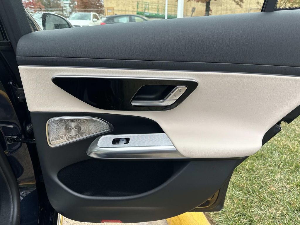 Thumbnail: 2025 Mercedes-Benz E-Class - 24