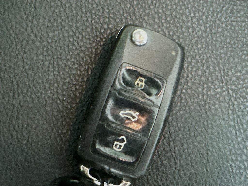 Used Car 2013 Volkswagen Beetle  2.5l For Sale Under $12,000 In Austin, Texas