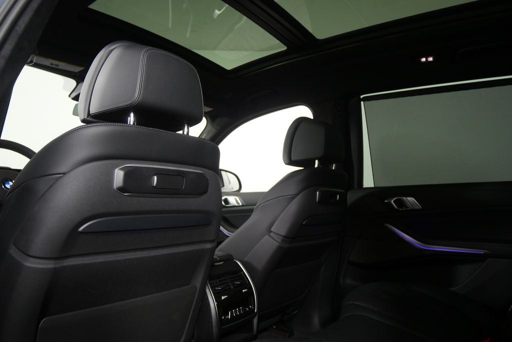 Thumbnail: 2026 BMW X7 - 17