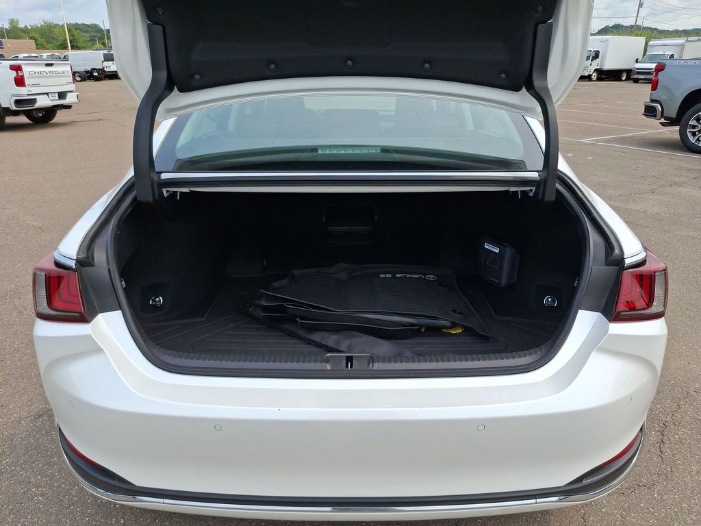 Used 2022 Lexus ES Sedan