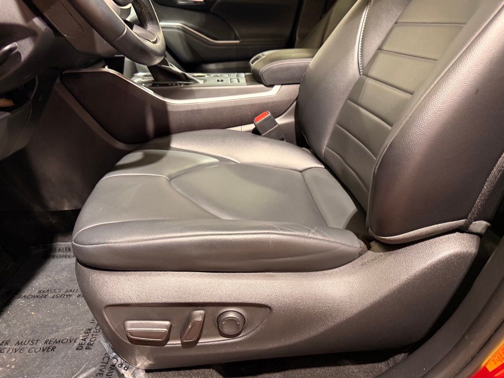 Thumbnail: 2022 Toyota Highlander - 14